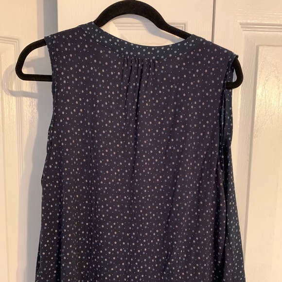 Ann Taylor size large sleeveless blouse - Picture 2 of 3